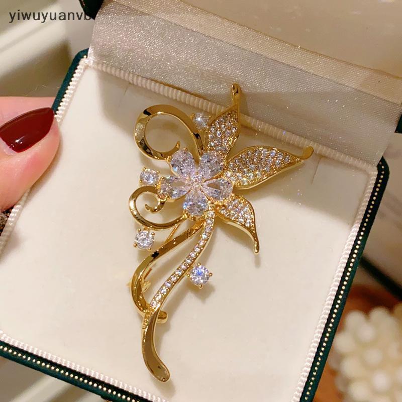 Yiwuyuanvb] แฟชั่น Rhinestone Bauhinia เข็มกลัดดอกไม้สําหรับผู้หญิงเสื้อผ้า Coat เครื่องประดับอุปกรณ์เสริมของขวัญใหม่