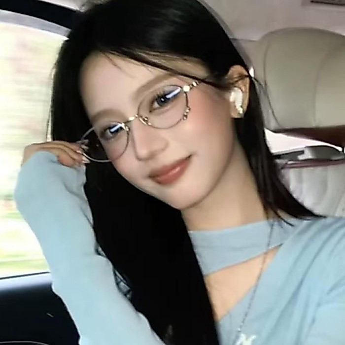 กรอบแว่นตาโลหะสีเงิน Bowknot เพิ่มความสวยงามด้วยเพชรฝัง เสริมสไตล์ยุค Y2K และเหมาะสำหรับการสวมใส่ในวันที่แดดแรง