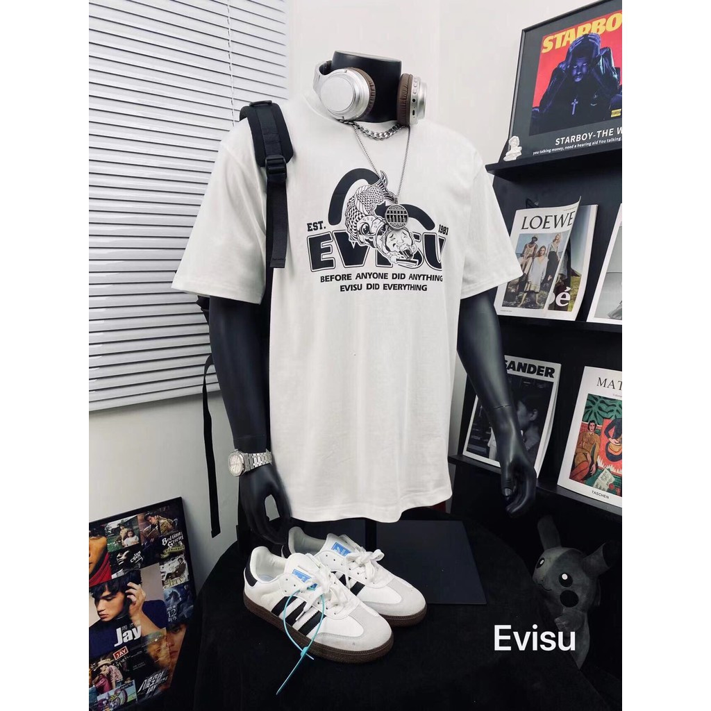 EVISU/Fushen 2026 ต้นฤดูใบไม้ผลิสไตล์ใหม่เสื้อยืดแขนสั้นผู้ชายผู้หญิงคู่สไตล์รอบคอกีฬาแขนสั้นเรียบง่