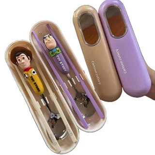 Toy Story การ์ตูนช้อนส้อมสแตนเลส 304 ช้อนส้อมเด็กนักเรียนชุดบนโต๊ะอาหารแบบพกพา MYKE