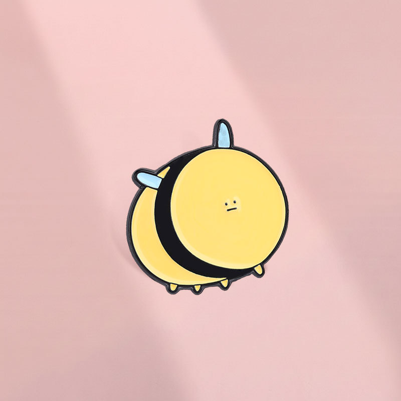 อวบรอบ Bee เข็มกลัดเคลือบ Pin Minimalist น่ารักการ์ตูน Bumblebee Lapel Pin สําหรับกระเป๋าเป้สะพายหลังเสื้อผ้าอุปกรณ์เสริมของขวัญสําหรับแมลงคนรัก