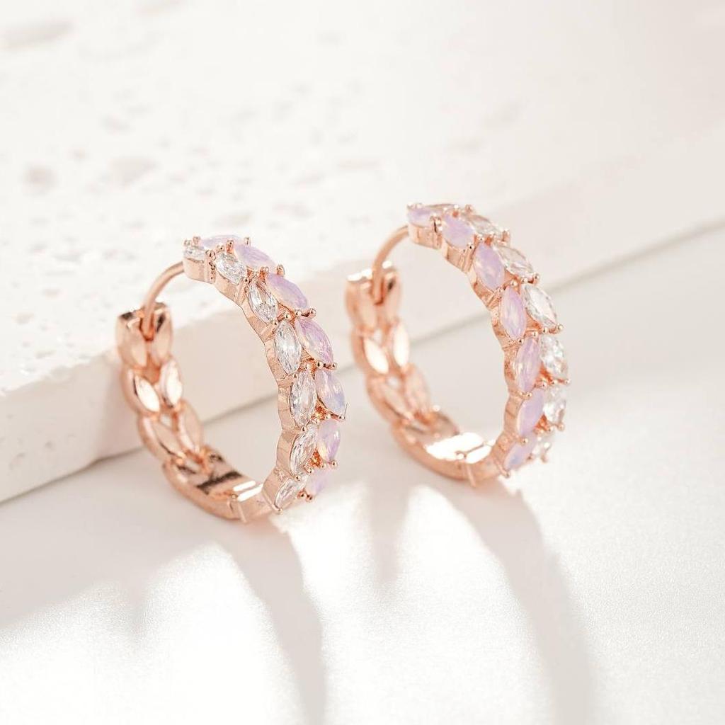 (AREUM) EUNBI COLOURED CUBIC ZIRCONIA WREATH HUGGIES [925S POST] โดย Minimalyst Label