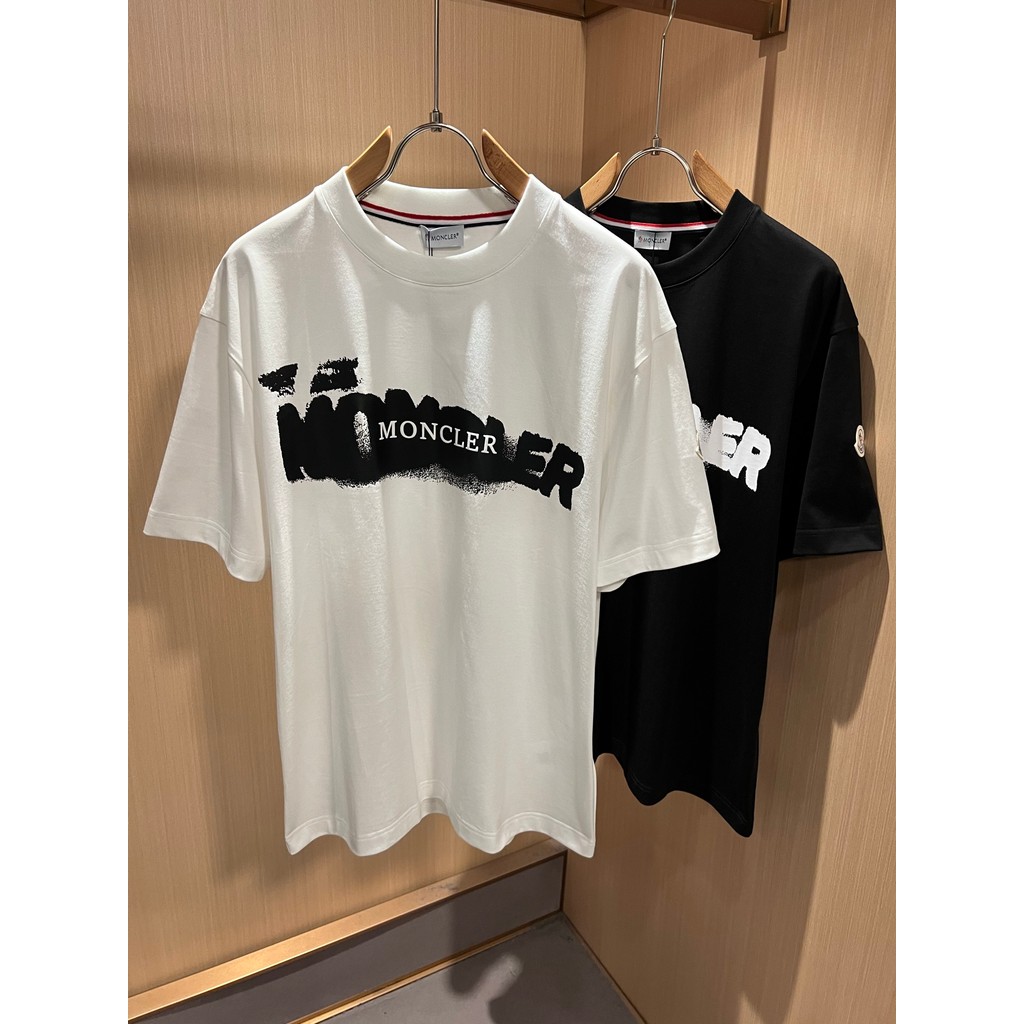 Moncler2026 Moncler 2026 คลาสสิกรอบคอแขนสั้นเสื้อยืดผู้ชายผู้หญิงหนา Impervious ฤดูใบไม้ผลิฤดูใบไม้ร