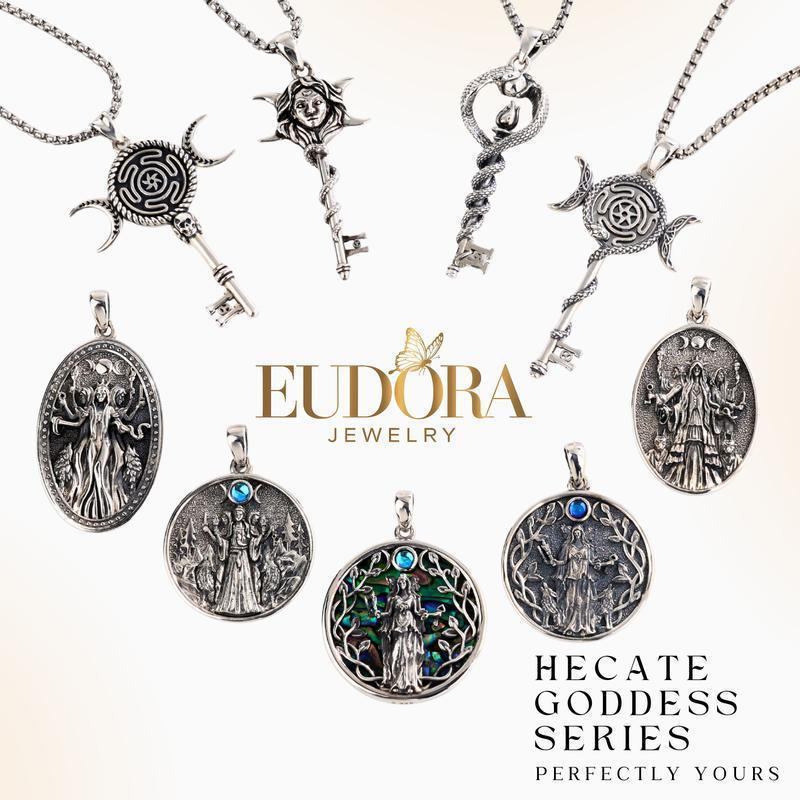 EUDORA คอลเลกชันสร้อยคอเทพธิดา Hecate, จี้เทพธิดา Triple Moon, เครื่องรางผู้หญิง Divine, กุญแจงู Wit