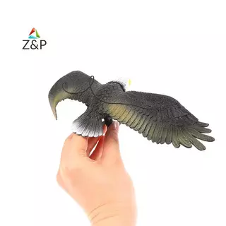 Z&P 1 ชิ้นกลางแจ้ง Eagle ตุ๊กตาแขวนนก Deterrent พลาสติก Eagle เครื่องประดับ Vivid Flying Bird Hawk Decoy Garden หุ่นไล่กา COD