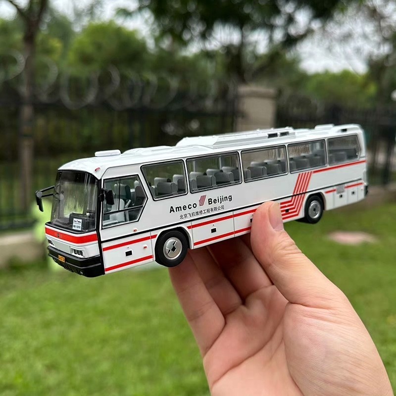 [สต๊อกพร้อม 1 รายการ] XCARTOYS Tuoyi Northern BFC6120 Ameco Beijing1/64 Color As Shown in the Origin