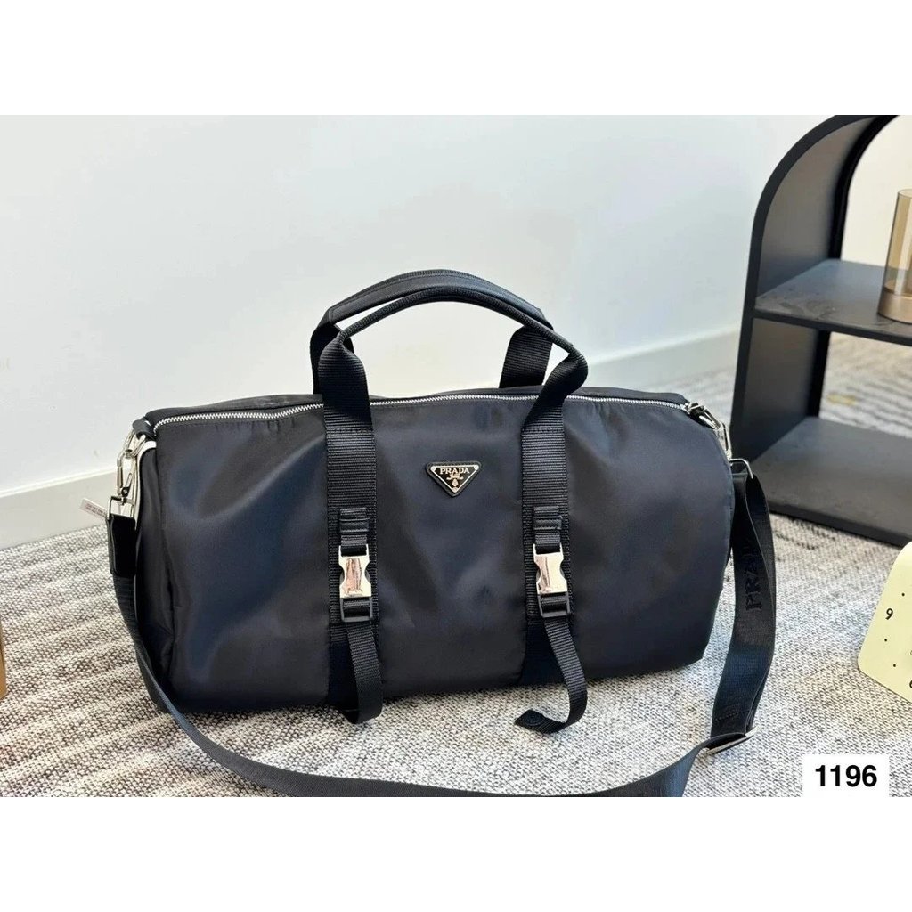 กระเป๋าเดินทาง Prada สุดยอด