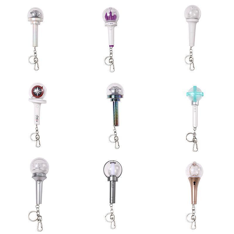 K Kpop ดาราเกาหลีผสม BTS EXO Katseye Mini Cheer Stick Luminous จี้เปลี่ยนสีฟรีแบตเตอรี่