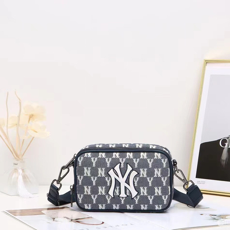 MLB กระเป๋ากล้องสไตล์ใหม่ NY Full Standard Retro Old Flower Denim ผู้ชายผู้หญิงสไตล์เดียวกันไหล่เดีย