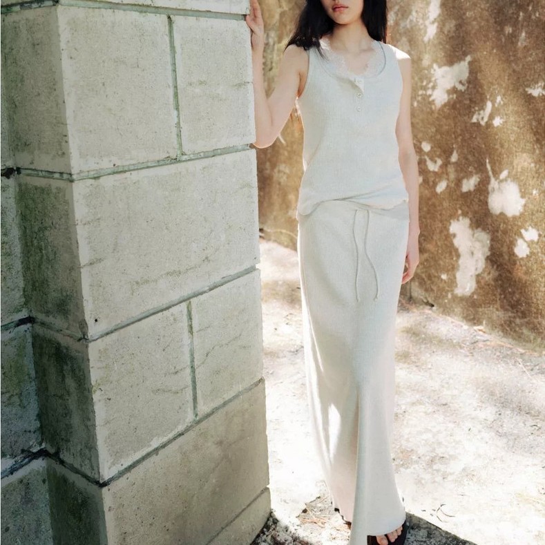 ตอนนี้ 2025 Summer Korean Designer mon * ha Che Jingyuan เสื้อกั๊กถักสไตล์เดียวกัน+ชุดกระโปรง