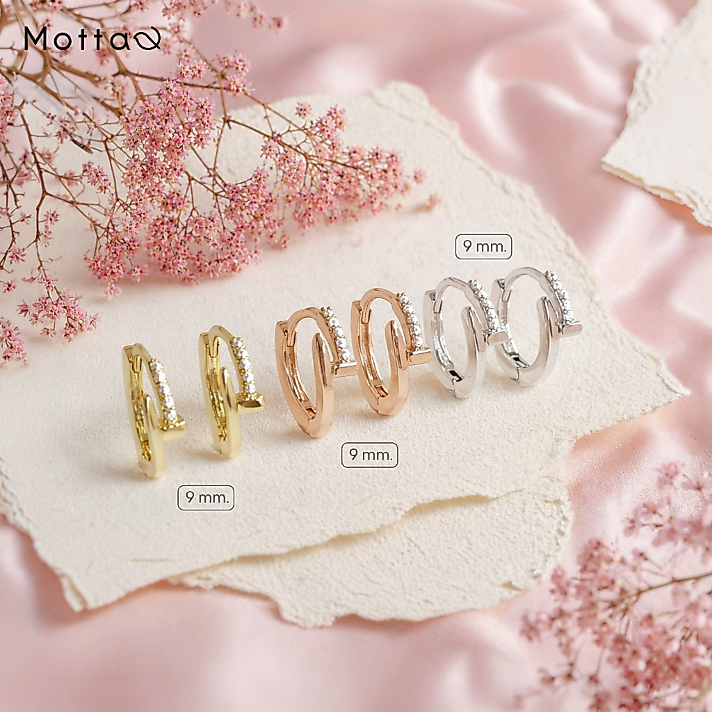 Motta Earring ต่างหูห่วงชุบทองคำขาว ทรงตะปูประดับเพชร