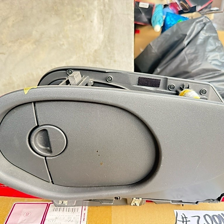 ช่องเก็บของกลาง คอนโซล Toyota Prius zVW30