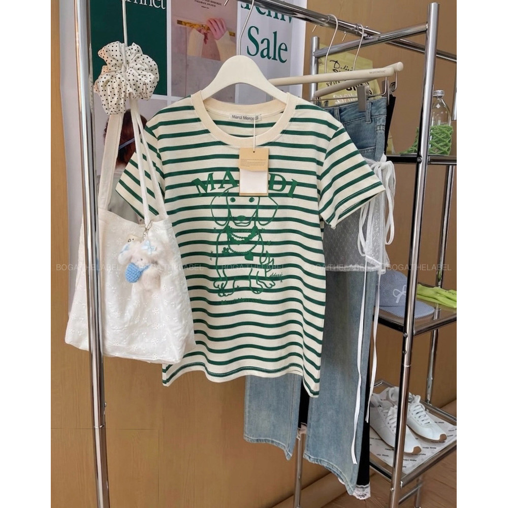 เสื้อยืดลายทางสุดคลาสสิกโทนสีเขียว-ครีมอ่อนละมุนๆ ลายสกรีนน้องหมาดัชชุน