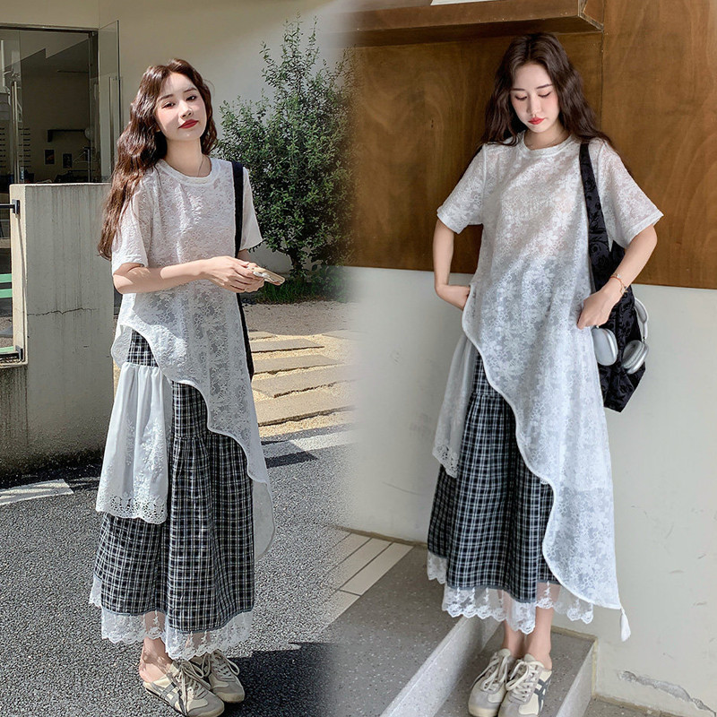 Dahong ใหม่ เสื้อยืดสตรี ผิดปกติ รุ่นยาว ลูกไม้ เสื้อยืดลูกไม้ ผ้านิ่มดีค่ะ ตัวค่อนข้างใหญ่ เป็นลูกไม้เนื้อนุ่มๆ