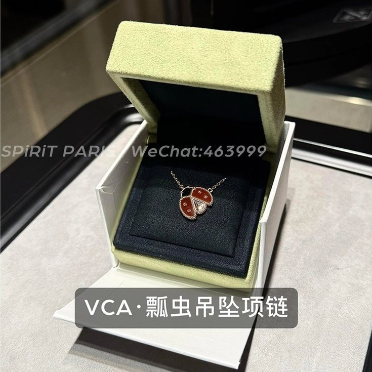 Van Cleef & Arpels สร้อยคอจี้เต่าทอง 18K Gold