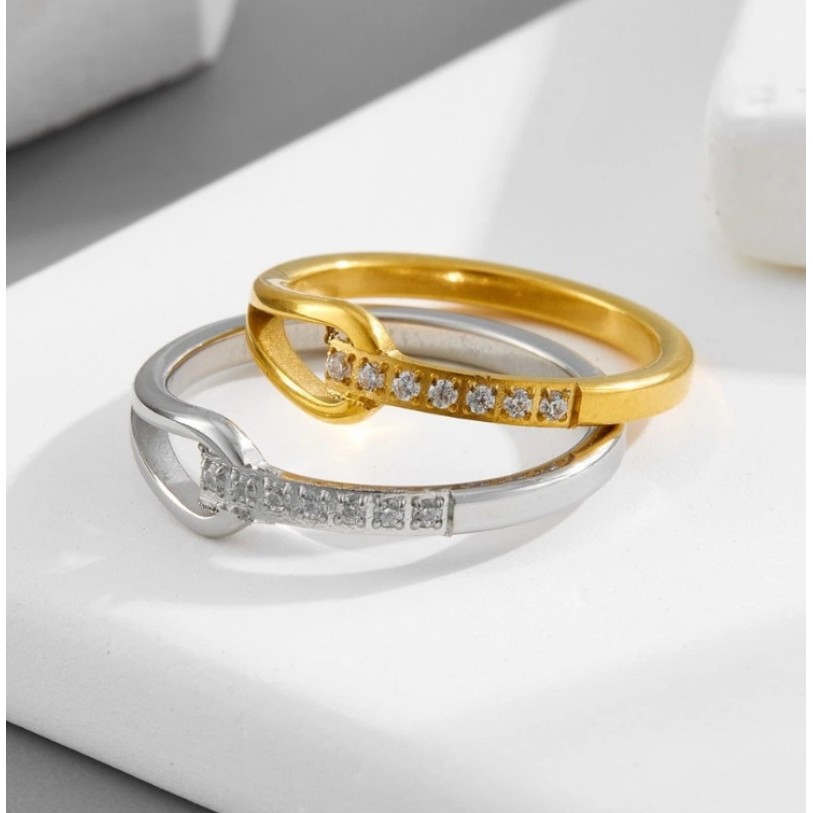แหวนเพชรทรงหยดน้ำ พิมพ์ลายบนเหล็กไทเทเนียมเคลือบดีไซน์ทองคำขาว 18K สไตล์แฟชันสำหรับสวมใส่วันต่อวันและท่องเที่ยว