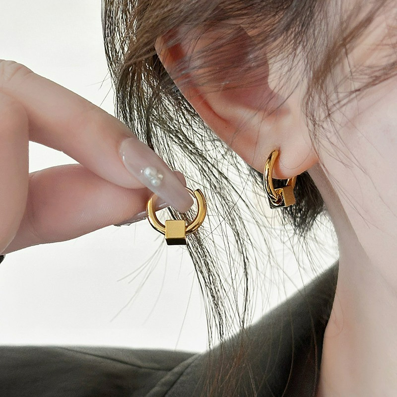 ผู้หญิงรอบหัวเข็มขัดต่างหู Dangle Cube โลหะผสมหู Studs เครื่องประดับอุปกรณ์เสริม
