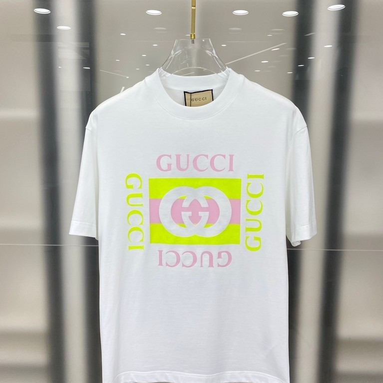 GUCCI/GUCCI/6XL2026 คลาสสิกรอบคอแขนสั้นเสื้อยืดผู้ชายผู้หญิงที่มีสีสันผ้าฝ้ายแท้หนักหรูหราฤดูใบไม้ผล