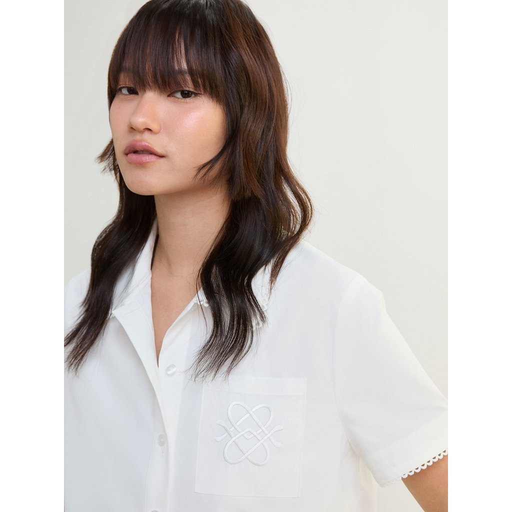 [Pomelo] เสื้อเชิ้ตครอปแต่งขอบหยัก / Scallop Trim Cropped Shirt