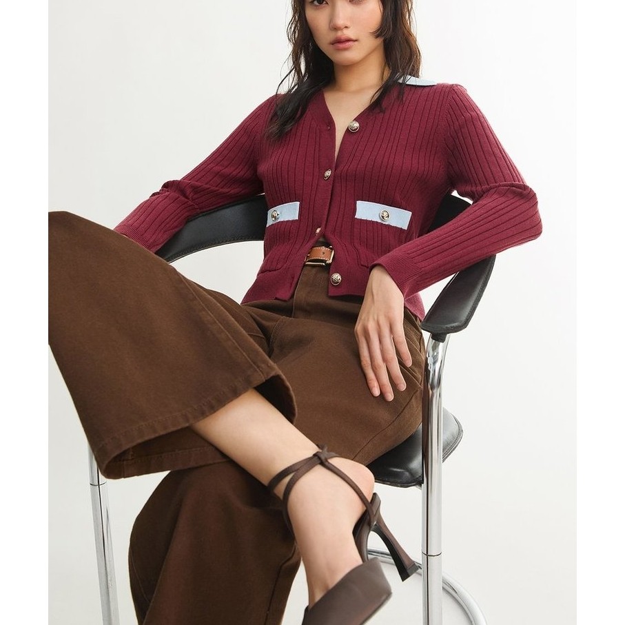 [Pomelo] เสื้อคาร์ดิแกนผ้าถักลาย ดีไซน์ปกและกระเป๋า / Contrast Collar Ribbed Pocket Detail Cardigan