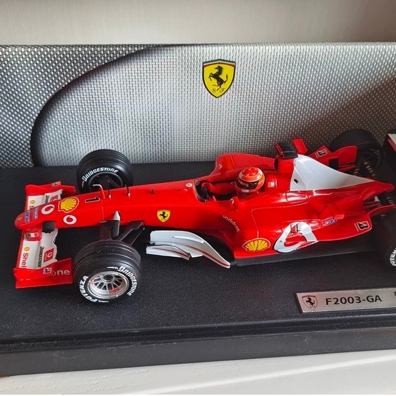 Hot Wheels F1 Ferrari F2003-GA Schumacher 2003 World Champion 1/18.รุ่นรถ ถ่ายภาพดี หลีกเลี่ยงการถนอ