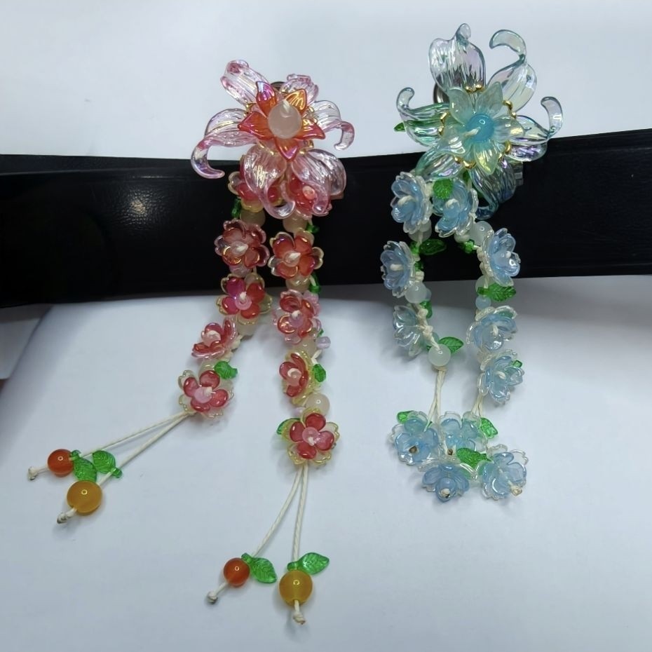 คลิปหนีบเข็มขัดนักเรียน Floral Charm Clip
