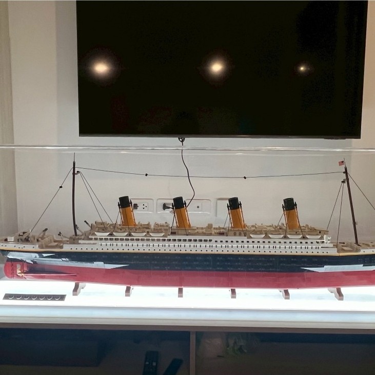 กล่องอะคริลิคแบบครอบ 140x25x50 cm. สำหรับ LEGO TITANIC 10294