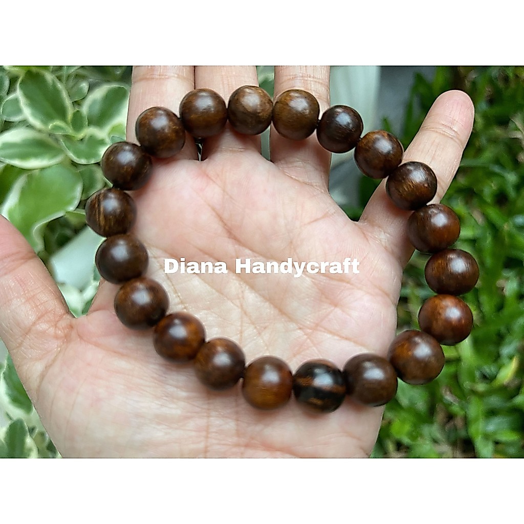 สร้อยข้อมือไม้กฤษณาจระเข้กาลิมันตันธรรมชาติที่มีกลิ่นหอม