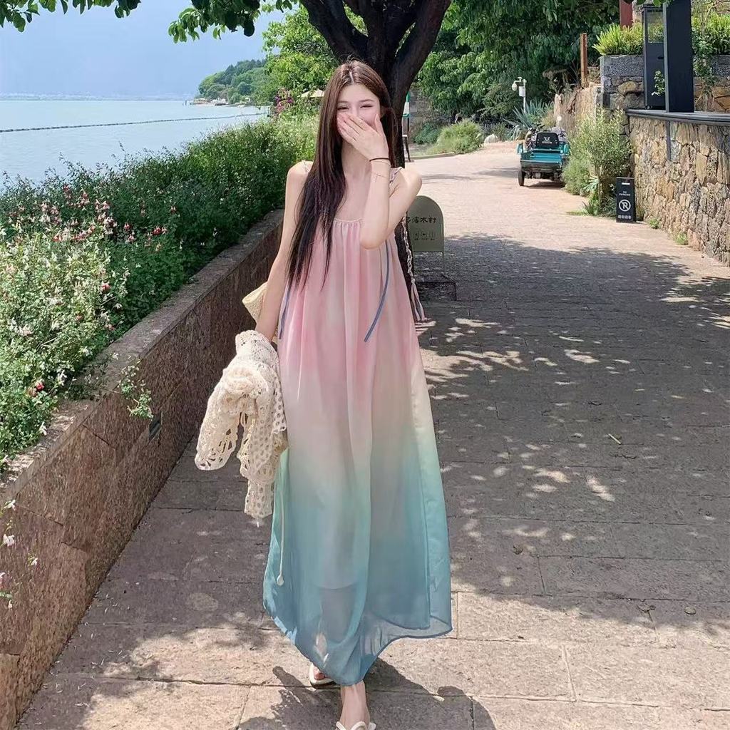 สีชมพูสีฟ้าไล่โทนสีชุดสลิงหลวม ผอมลง ดูวันหยุดสไตล์นางฟ้าที่สง่างามกลางความยาวสกี