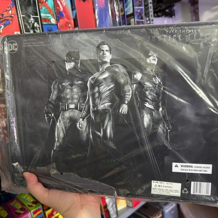 MEZCO โมเดลแบทแมน ซูเปอร์แมนและแฟลช (Zack Snyder Justice League)