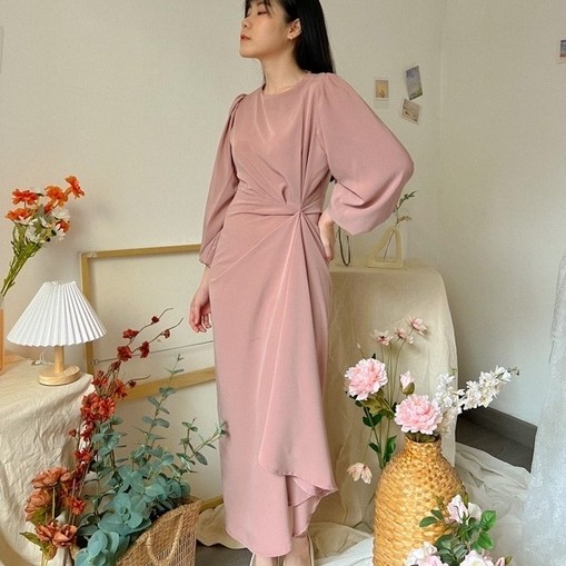 Lirica Twist Dress - ฮิญาบที่เป็นมิตร - เดรสร่วมสมัย - เสื้อคลุมผ้าซาติน - ชุดแต่งงาน - แขนพอง - เดร
