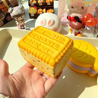 COD สกุชชี่ Squishy ขนมปังโทสต์รสนมจำลอง ขนมปังสร้างสรรค เหนียวที่เพิ่มขึ้นช้า ของเล่นคลายเครียด