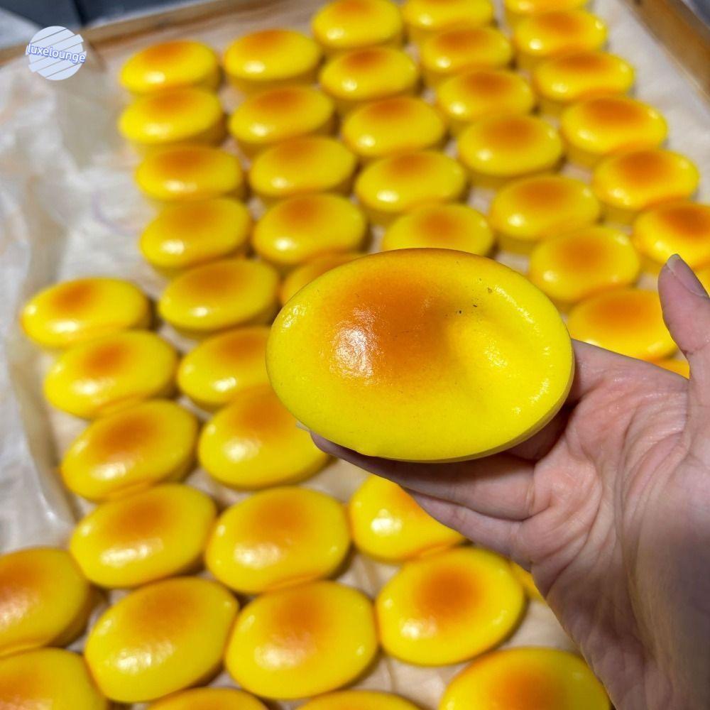 LUXELUNGE Squishy Cheese Toy, Anti-Anxiety จําลอง Squishy ขนมปัง, ของขวัญเด็กมือผ่อนคลายช้า Rising Calming Sensory Fidget เค้กเด็กผู้ใหญ่