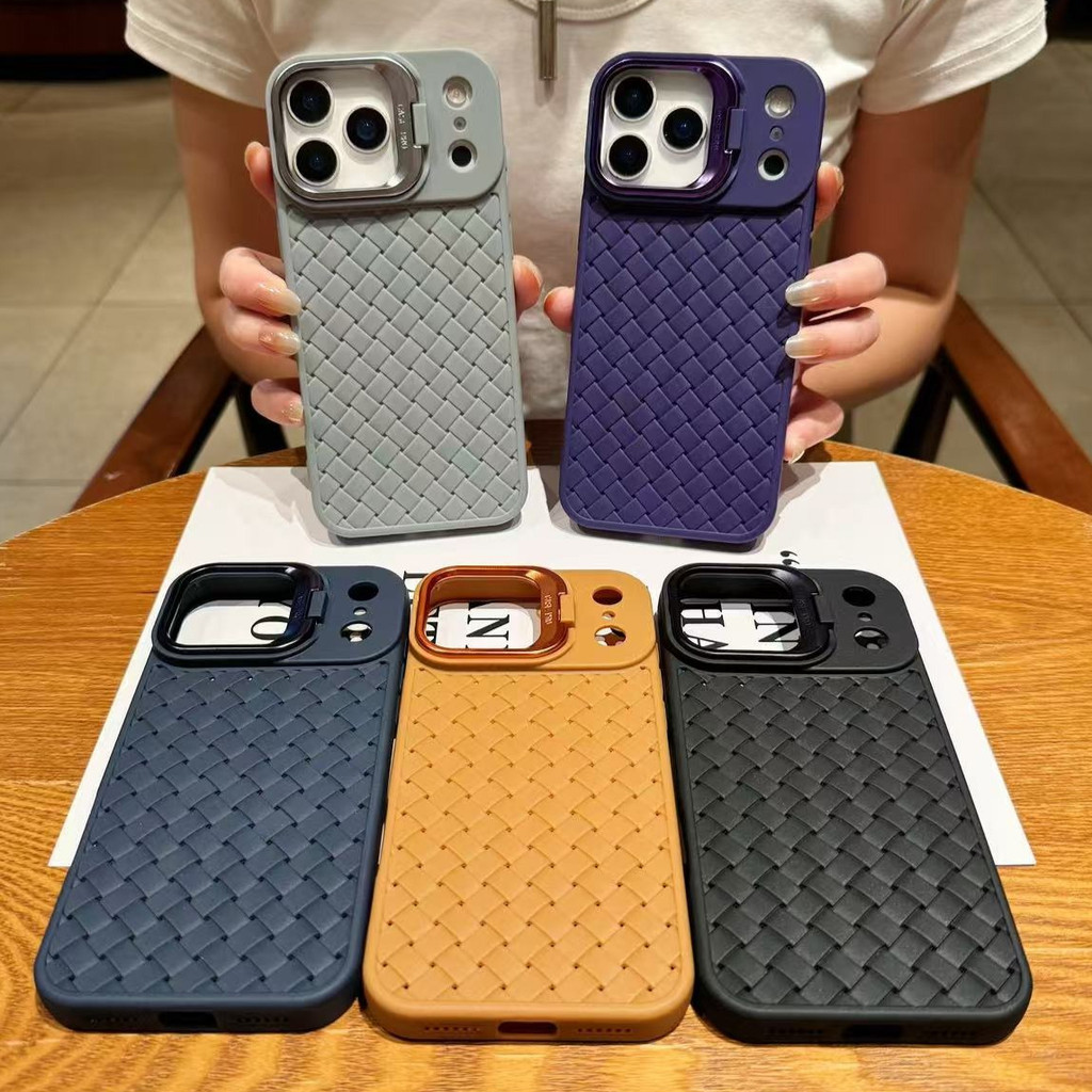 HOTLight Luxury Weaving Soft Case สําหรับ 1Phone 17 16 15 14 13 12 11Pro Max Flip Up Bracket กล้องป้