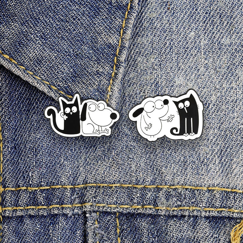 Yin-Yang Cat & Dog Pins เคลือบเข็มกลัดแฟชั่นเสื้อผ้าอุปกรณ์เสริมกระเป๋าเป้สะพายหลังป้ายเครื่องประดับ