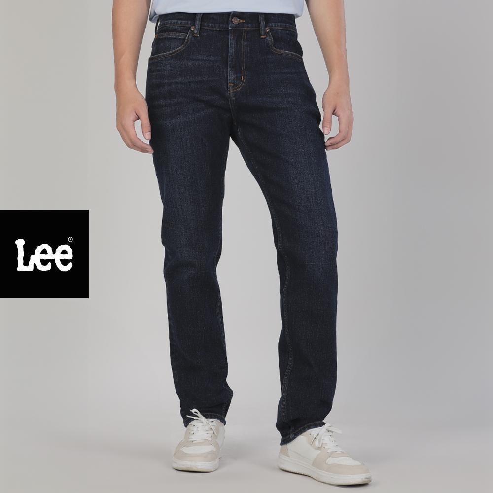 LEE กางเกงยีนส์ผู้ชาย เอวกลาง ทรงตรง รุ่น LE S126MEDDF01 สียีนส์เข้ม