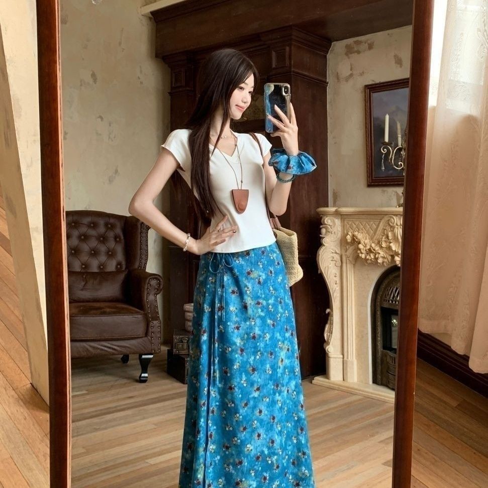 ภาพวาดสีน้ํามัน Blue Look Laced-Up บาง t กระโปรง Simple สองชิ้นดอกไม้เสื้อผู้หญิง Slim-Fit แขนสั้น v