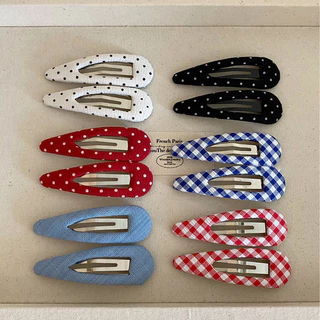 คลิปหนีบผมลายจุดสีแดง สไตล์เก๋ ใช้ติดผม/ปกปมหน้าม้า เครื่องประดับผมรุ่นใหม่ (กิ๊บ, ผ้า, ลายจุด, ญี่ปุ่นเกาหลี, ทํามือ)