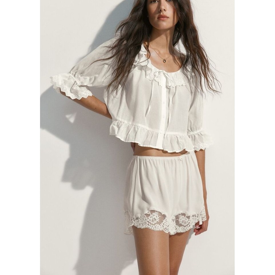 H&M(เอชแอนด์เอ็ม) เสื้อเบลาส์ผ้าฝ้ายบรูเดอรี อองเกลส ผู้หญิง 1328377_1