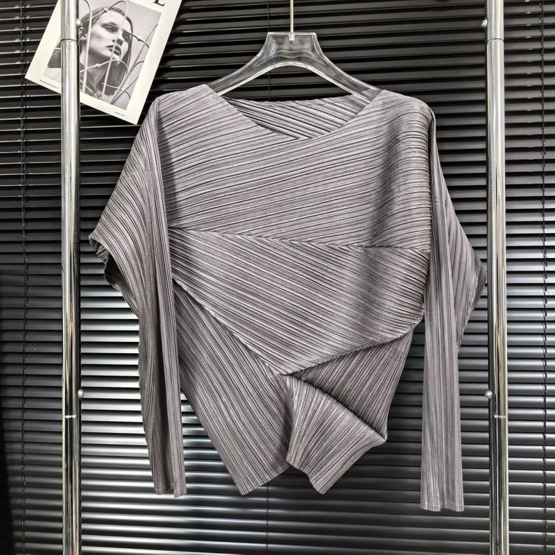 Cod (ขายตรงจากโรงงาน) สไตล์ใหม่ Issey Miyake สไตล์จีบใหม่ Niche Top เสื้อยืดแขนยาว Slimmer ดูไม่สม่ําเสมอ Ant เอวสบาย High-End French adafe
