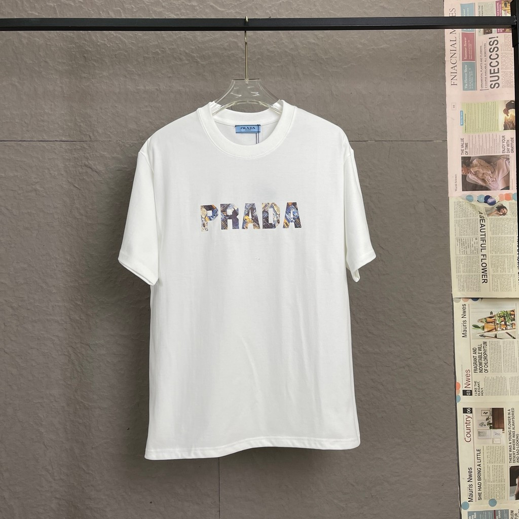 Prada/Prada 2026 Early Spring เสื้อยืดแขนสั้นสไตล์ใหม่ผู้ชายสไตล์ผู้หญิงคู่สไตล์โลโก้การพิมพ์ Commut