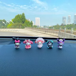 SANRIO อุปกรณ์ตกแต่งภายในรถยนต์แม่มด คุโรมิ ตกแต่งแผงหน้าปัดรถยนต์ อุปกรณ์ตกแต่งภายในรถยนต์อินเทรนด์ ซานริโอ สําหรับผู้หญิง