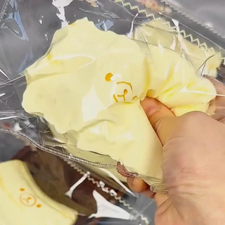 การจำลองอาหารของเล่นบีบอัด Squishy ปั้นกล้วย การดีดกลับช้า ของเล่นคลายเครียด ช่วยคลายเครียด