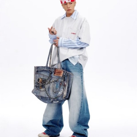 YUYU-(ภาพจริง) UNISEX- กระเป๋าถังยีนส์พร้อมโซ่พิมพ์ลาย imptrend QCCCC