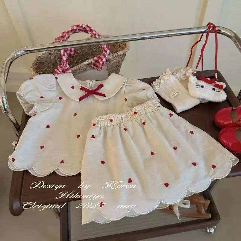 พร้อมส่งจากไทย ชุดเซ็ตเด็กผู้หญิง เสื้อสีครีมพิมพ์หัวใจ + กระโปรง(มีซับกางเกงสีขาว) QQQi