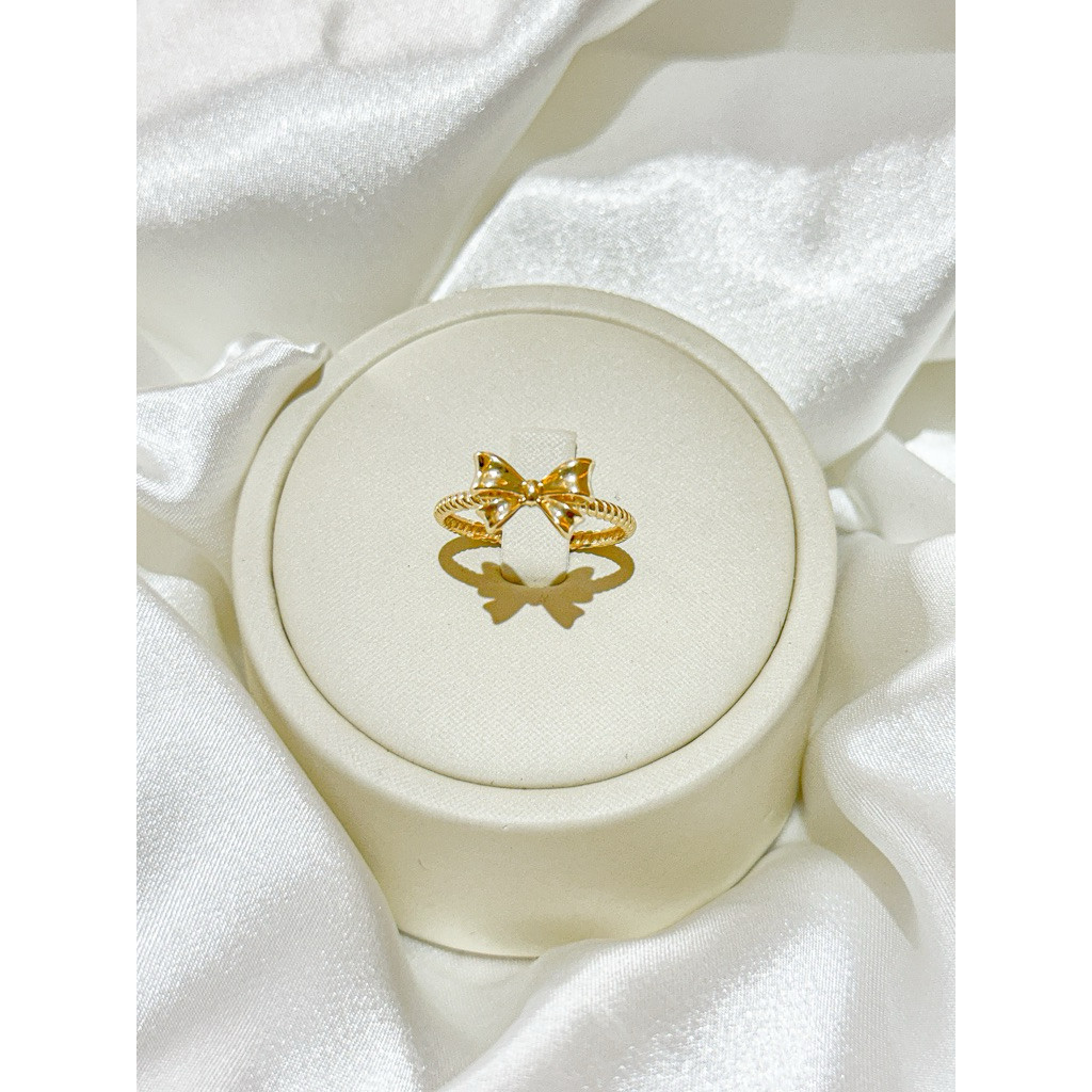 แหวนริบบิ้น MGOLD | ทองคำซาอุดีอาระเบีย 18K (สามารถจำนำได้) | ทองคำสีเหลือง
