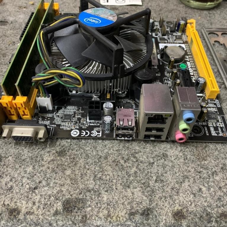 MB BIOSTAR H61MGV3 n I3-2100