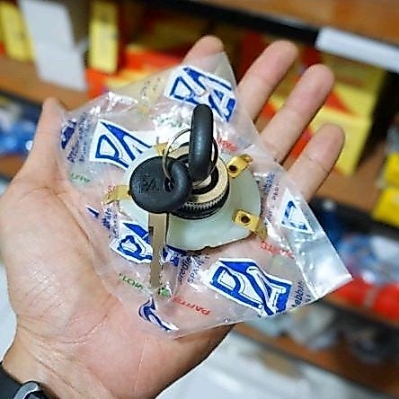 อะไหล่จุดระเบิดกุญแจสตาร์ทบนมือจับด้านบน Vespa PX Old Lama MK Original Part PA อิตาลี