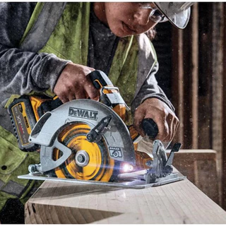 DEWALT เลื่อยวงเดือน 7'' 20V รุ่น DCS573N-B1 (ตัวเปล่า)