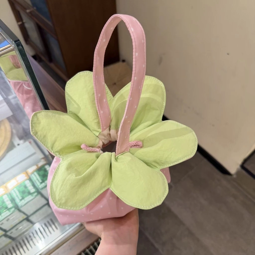 กระเป๋าผ้าลายสก๊อตลายสตรอเบอร์รี่และดอกไม้แบบเชือกรูด thumbnail 6